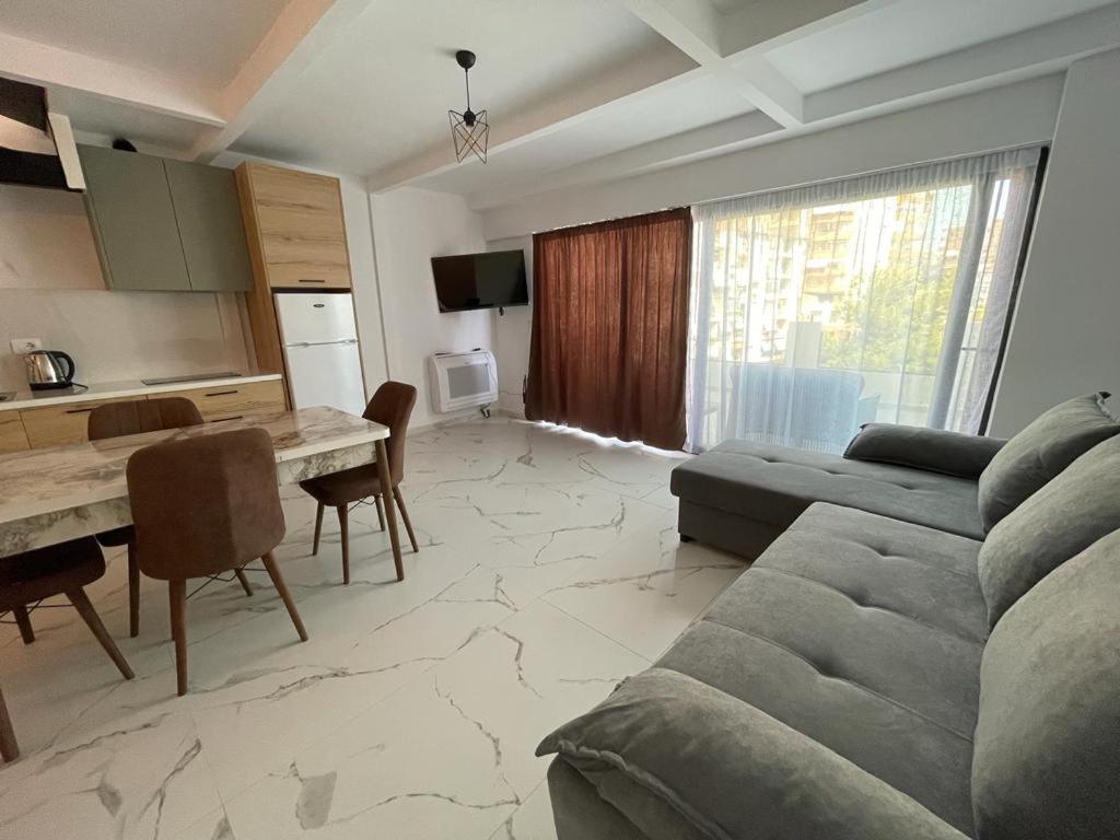 Sunrose Residences Sarandë Exteriör bild